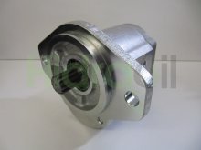 Main image of OEM132 Bobcat hydraulic gear pump with splined shaft 