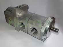 Main image of 6676970 Bobcat hydraulic triple pump with valves block