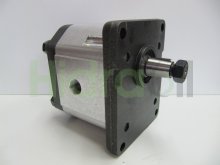 Image 1PLA36DE10R Roquet hydraulic gear pump 24 cm3 with 1:8 tapered shaft CW rotation BSP ports